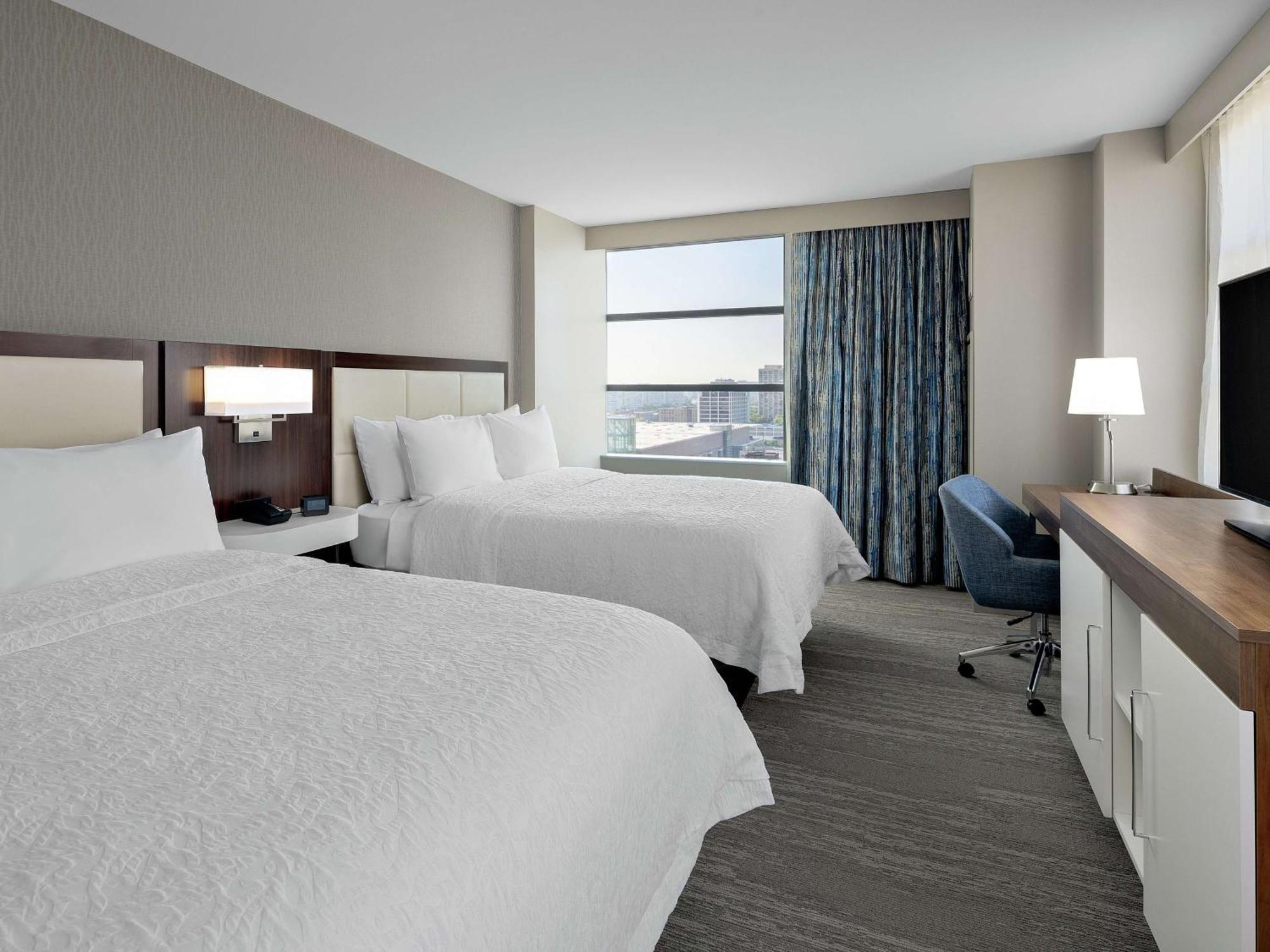 Hampton Inn Chicago Mccormick Place Exterior foto